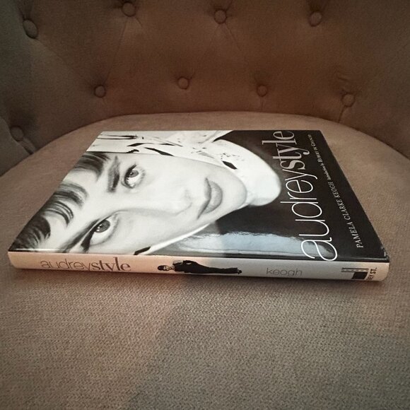 New Audrey Hepburn Coffee Table Photo Book - Picture 4 of 7